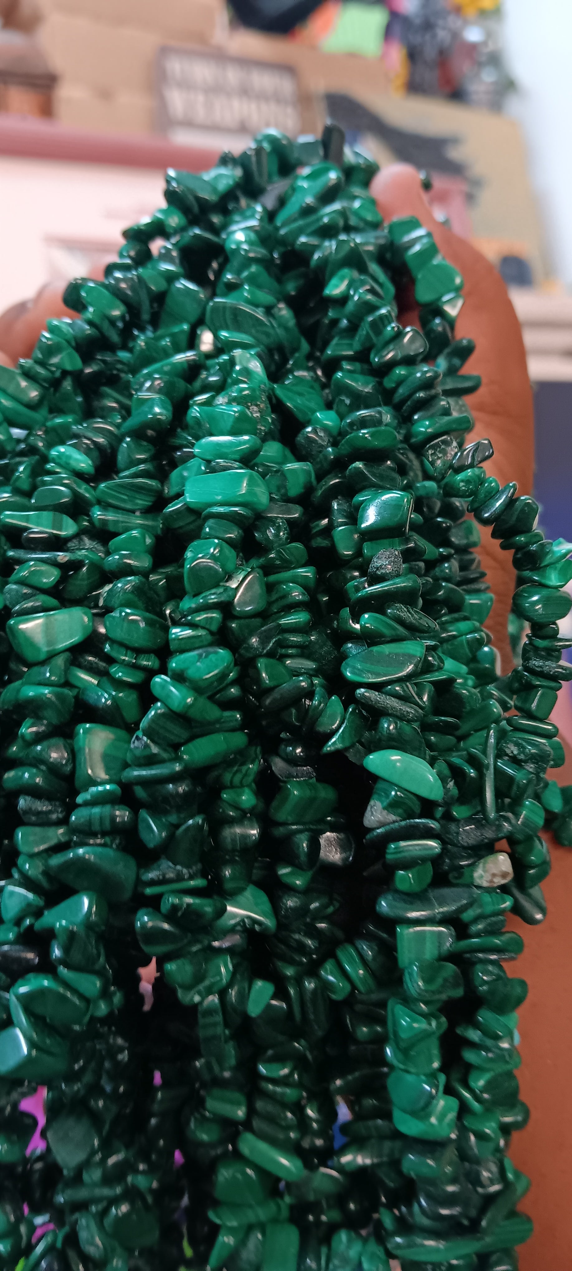 Beads: Malachite chips