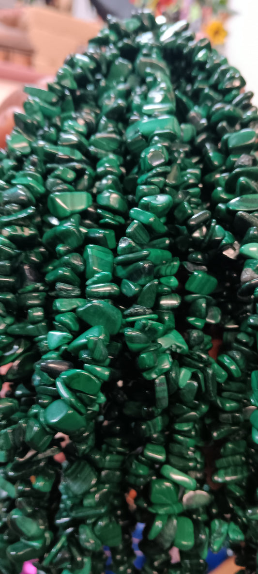 Beads: Malachite chips