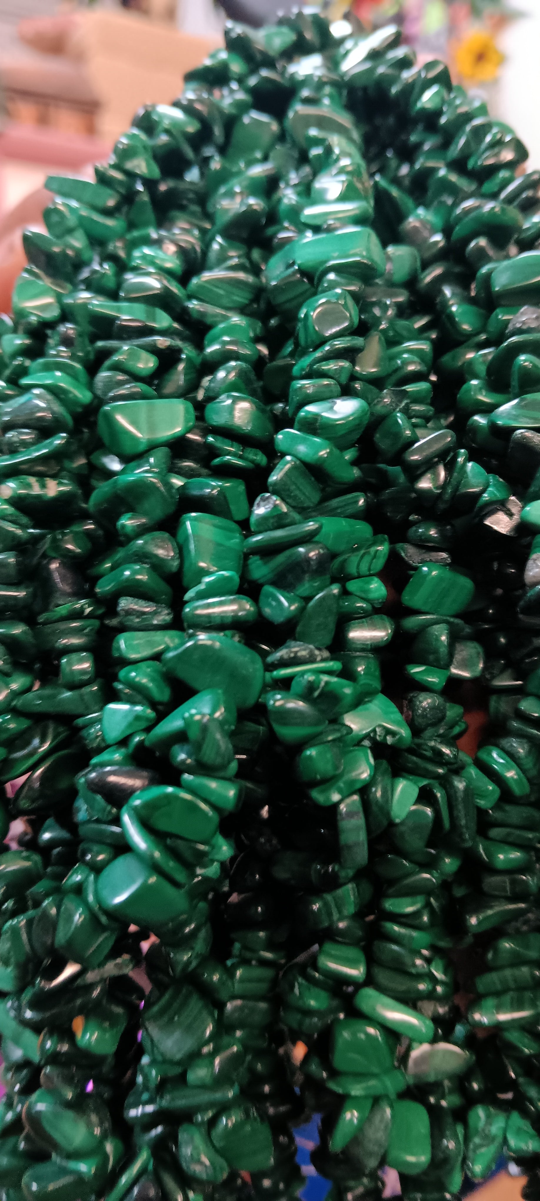Beads: Malachite chips