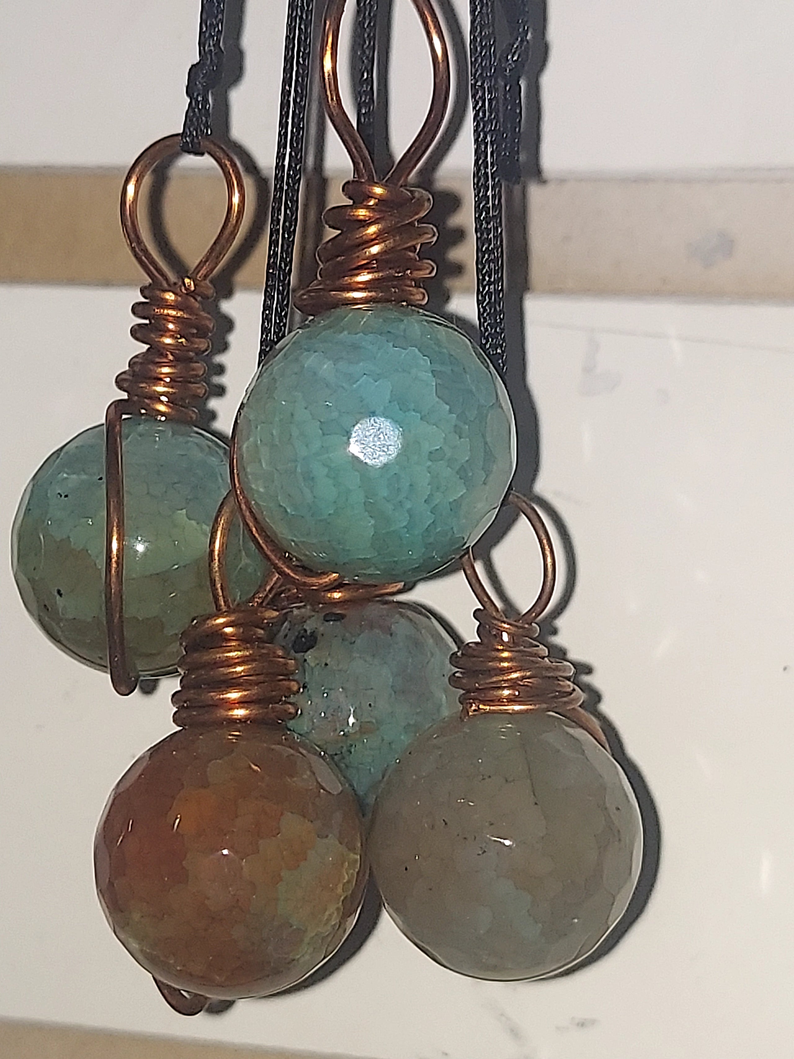 Round faceted-cut Blue Agate