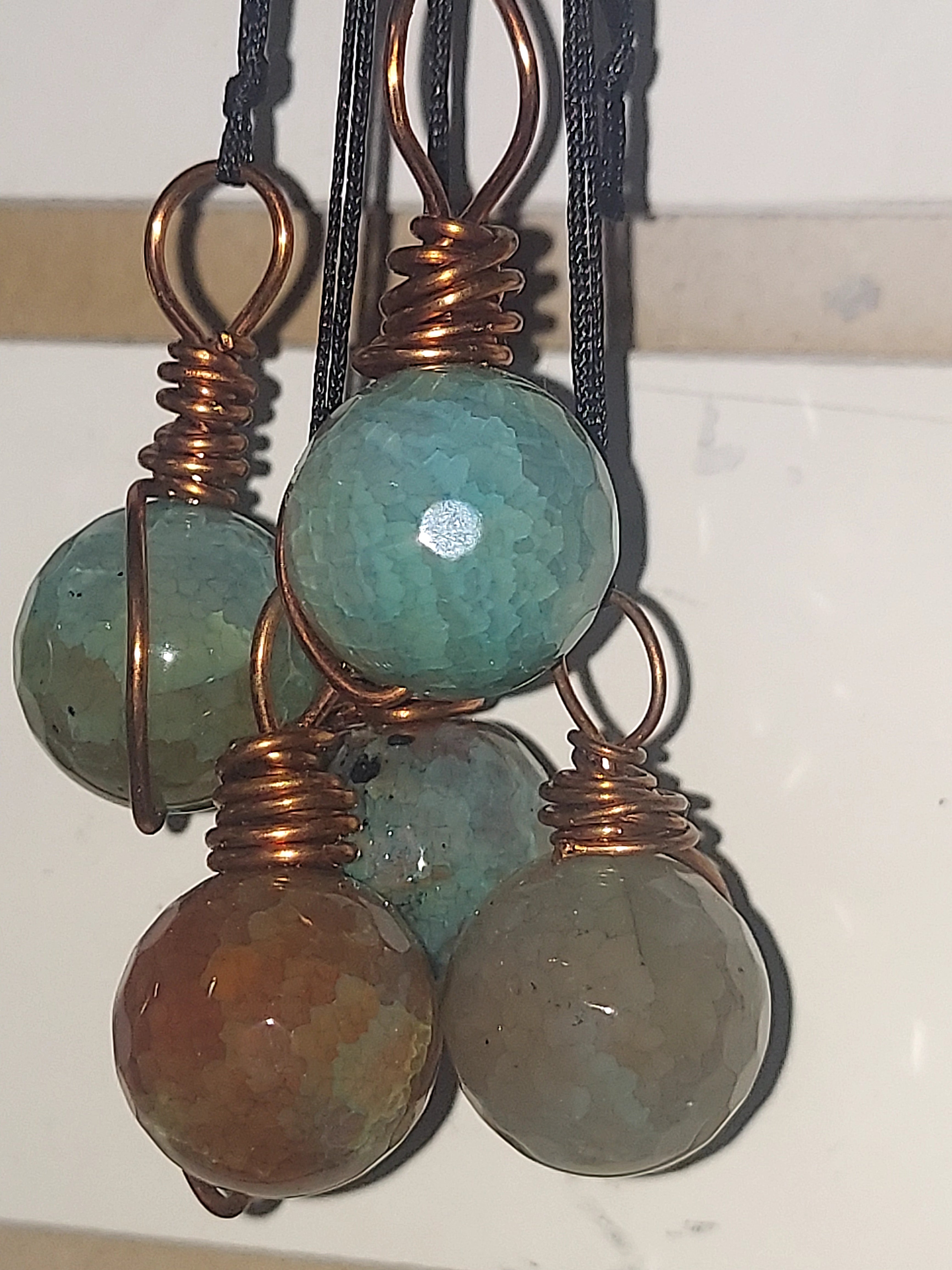 Round faceted-cut Blue Agate