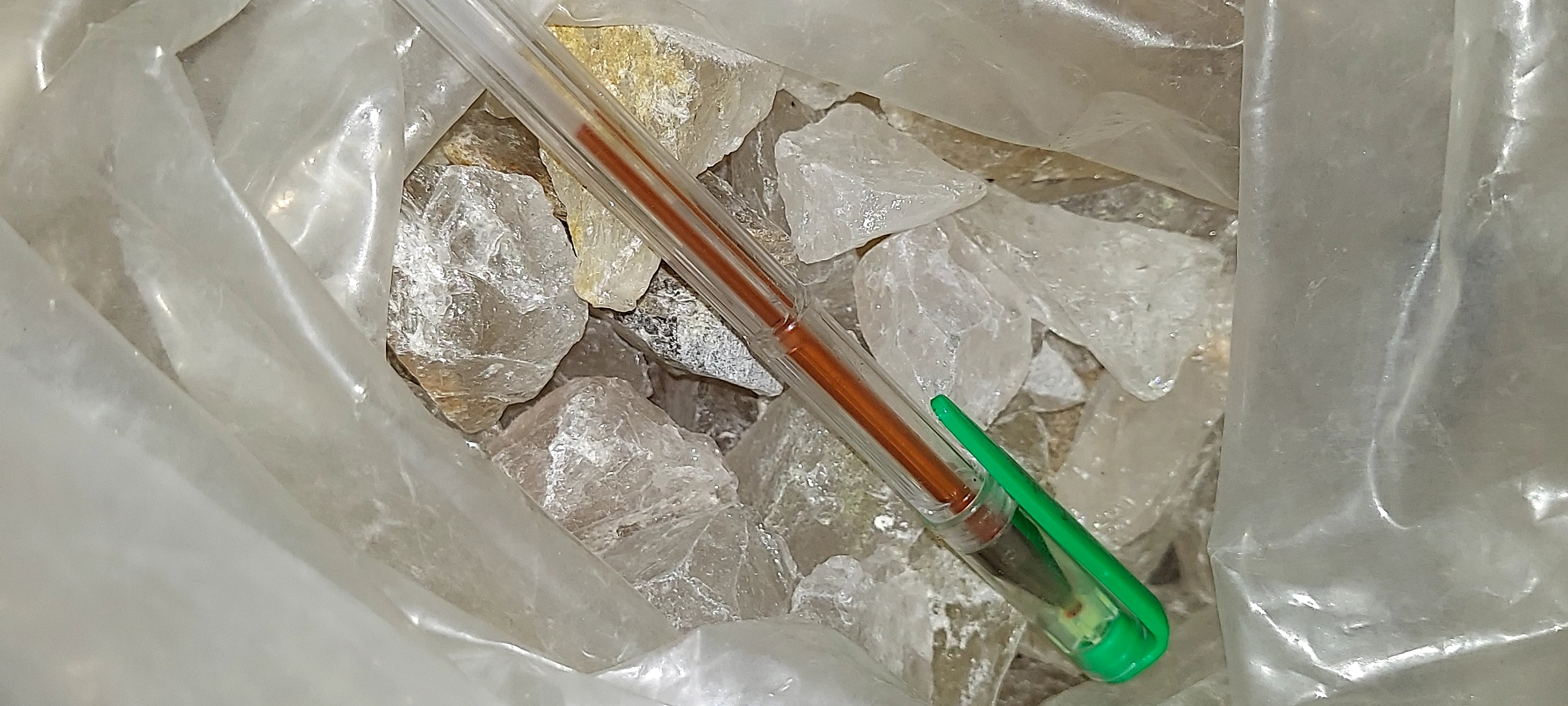 WHOLESALE: 25 count CLEAR QUARTZ