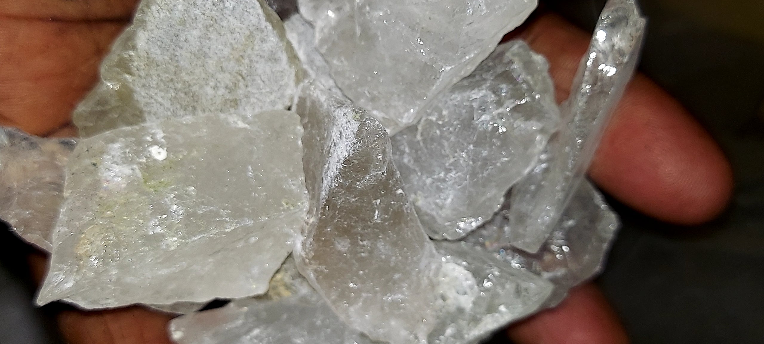 WHOLESALE: 25 count CLEAR QUARTZ