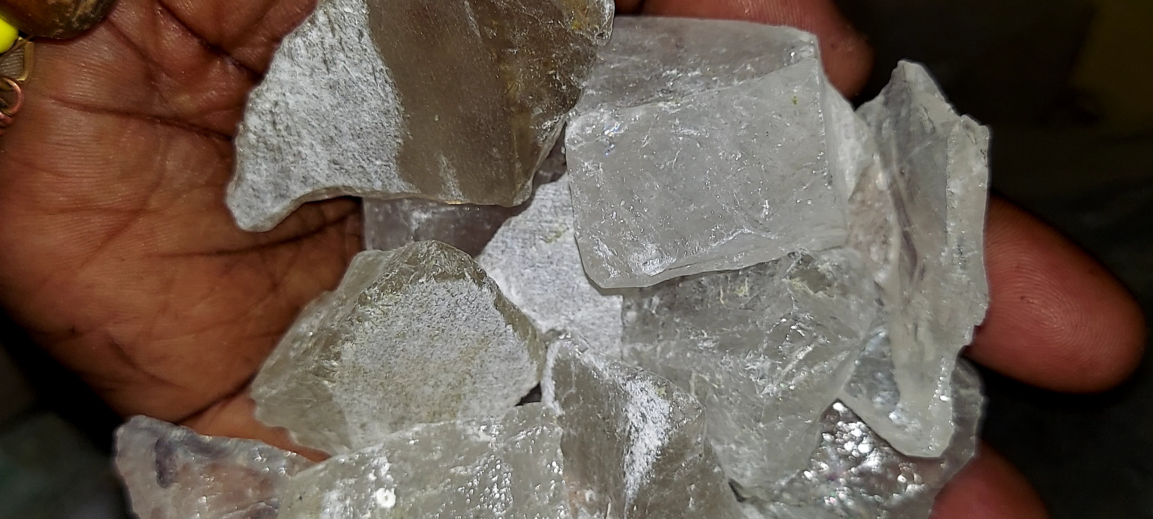 WHOLESALE: 25 count CLEAR QUARTZ